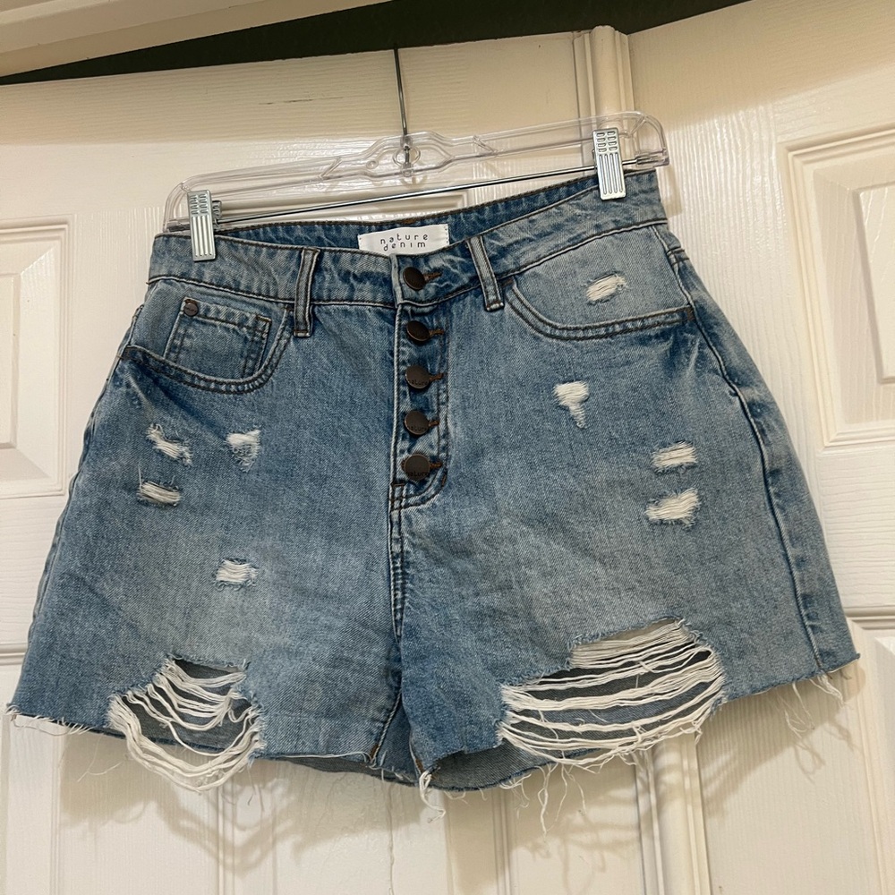 Nature Distressed High‎ waisted Exposed Button-fly Cutoff Shorts medium